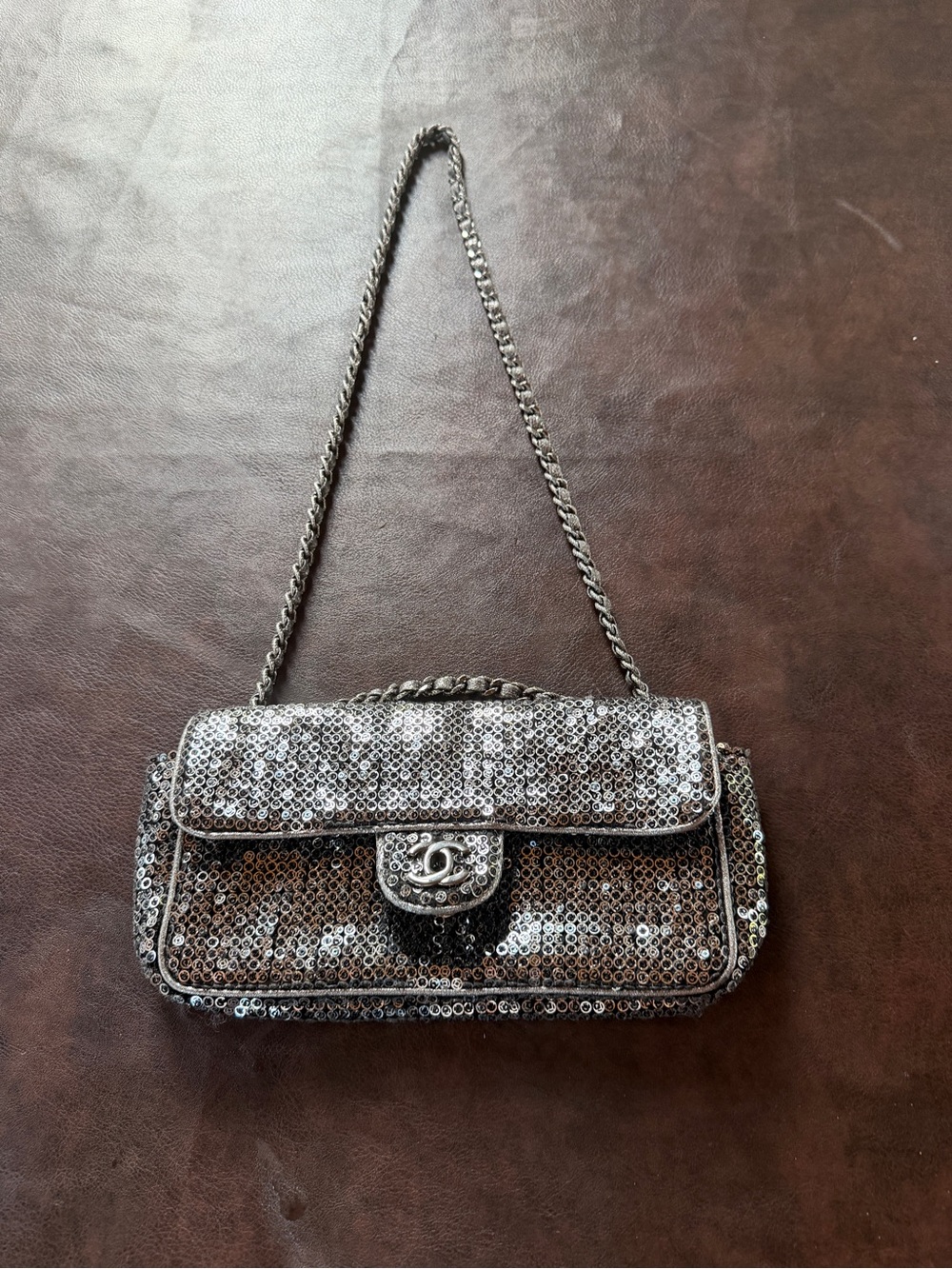 CHANEL PRE-LOVED CHANEL™ 2006-08 SILVER METALLIC SEQUIN CLASSIC SINGLE FLAP BAG